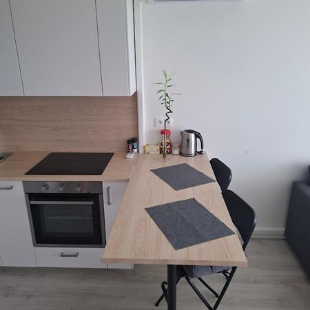 New Air-Conditioned Apartment 5 Minutes By Walk From The Airport With Free Garage Parking Братислава Экстерьер фото