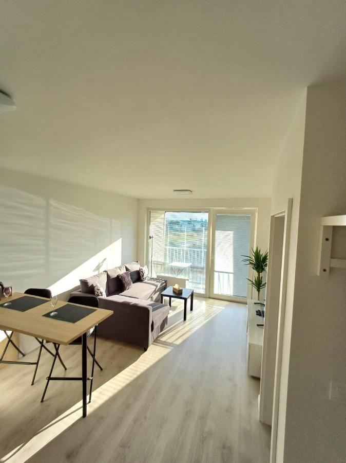 New Air-Conditioned Apartment 5 Minutes By Walk From The Airport With Free Garage Parking Братислава Экстерьер фото