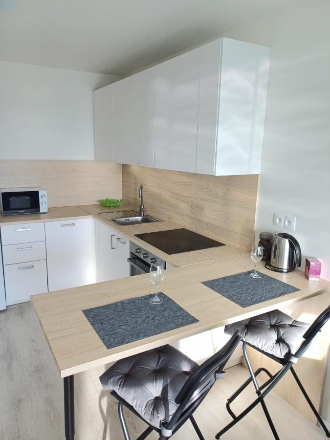 New Air-Conditioned Apartment 5 Minutes By Walk From The Airport With Free Garage Parking Братислава Экстерьер фото