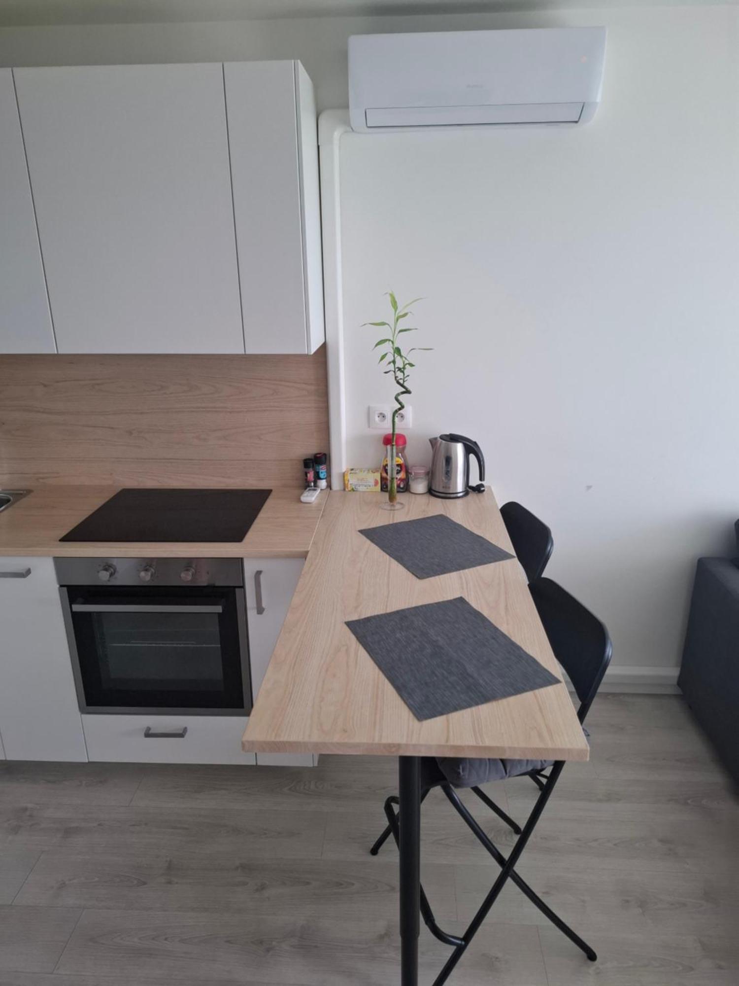 New Air-Conditioned Apartment 5 Minutes By Walk From The Airport With Free Garage Parking Братислава Экстерьер фото